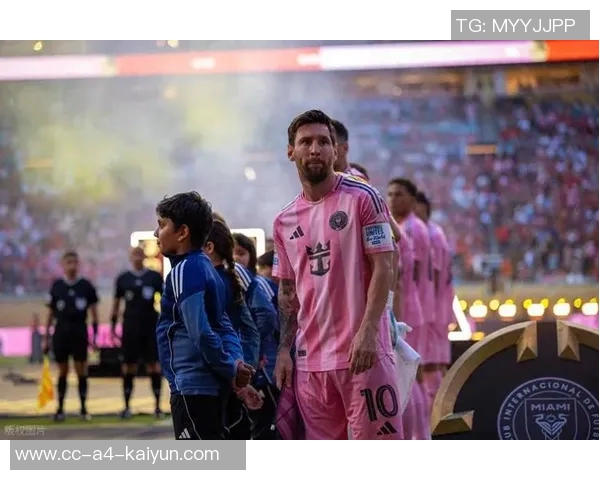 外媒报道印度为梅西建雕像并重现其迈阿密住所展现崇拜之情 外媒报道印度为梅西建雕像并重现其迈阿密住所展现崇拜之情